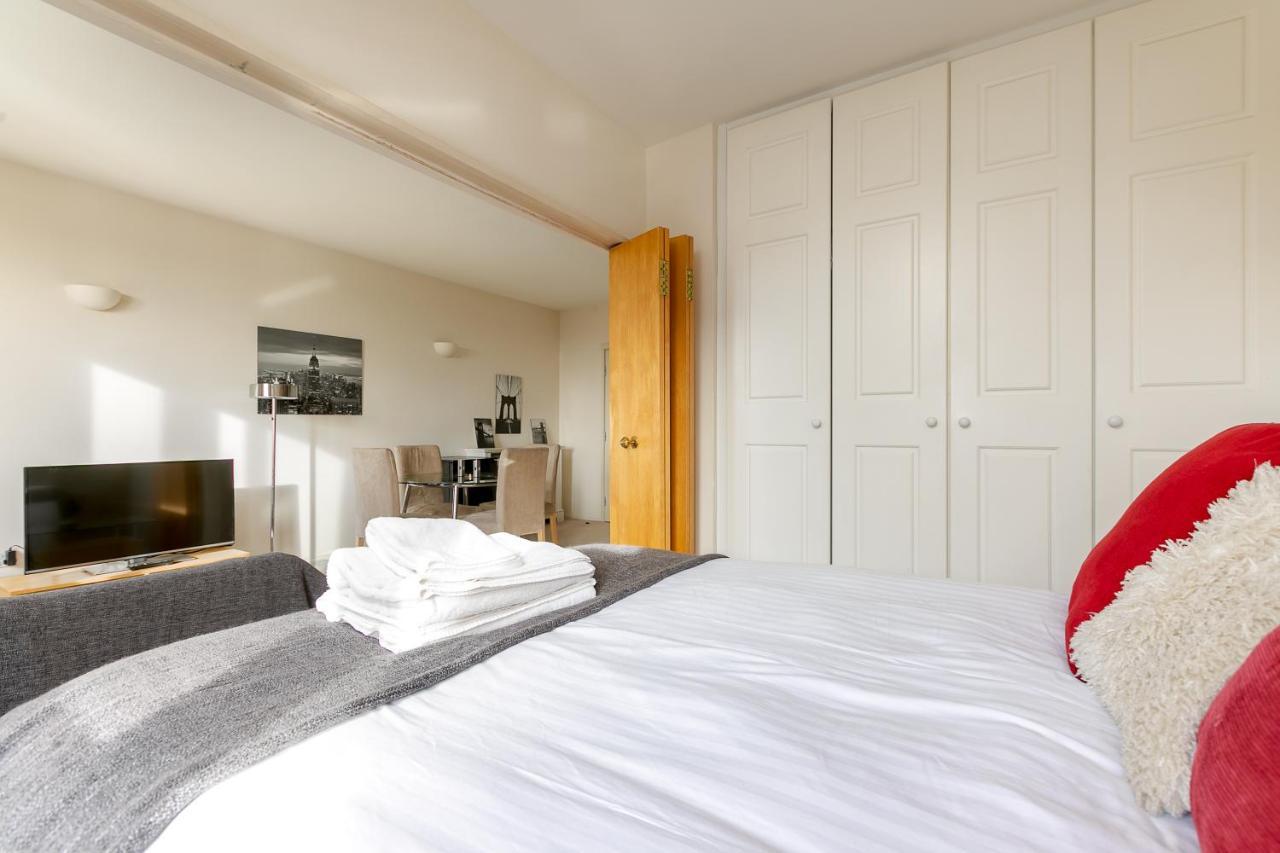 Point West Apartments Londres Exterior foto